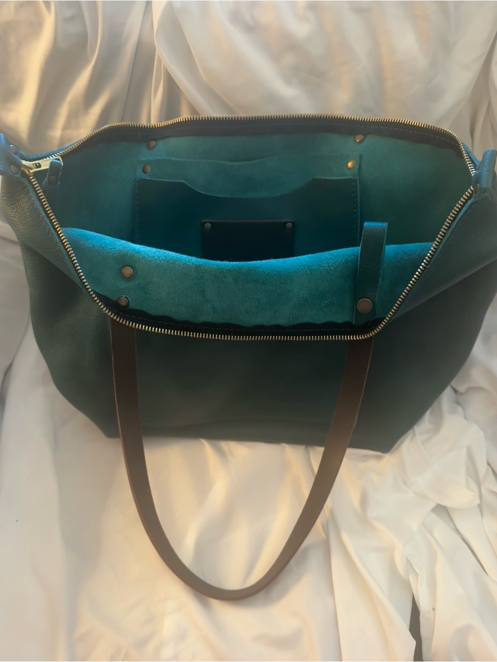 NEW Portland Leather Large Tote. Beautiful Green with Dark Brown Straps. - Picture 4 of 7